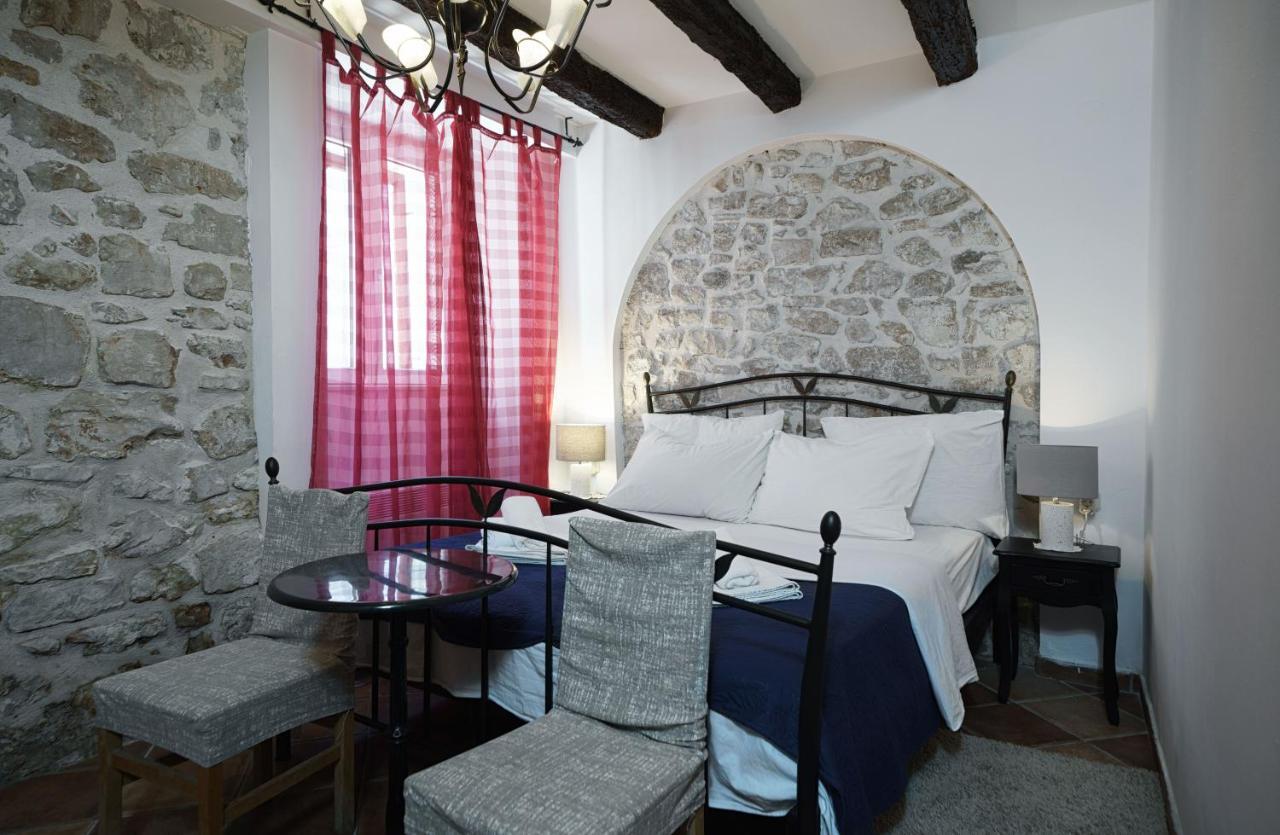 Heritage Residence In Center With Pool- Apartments Vodice Rom bilde