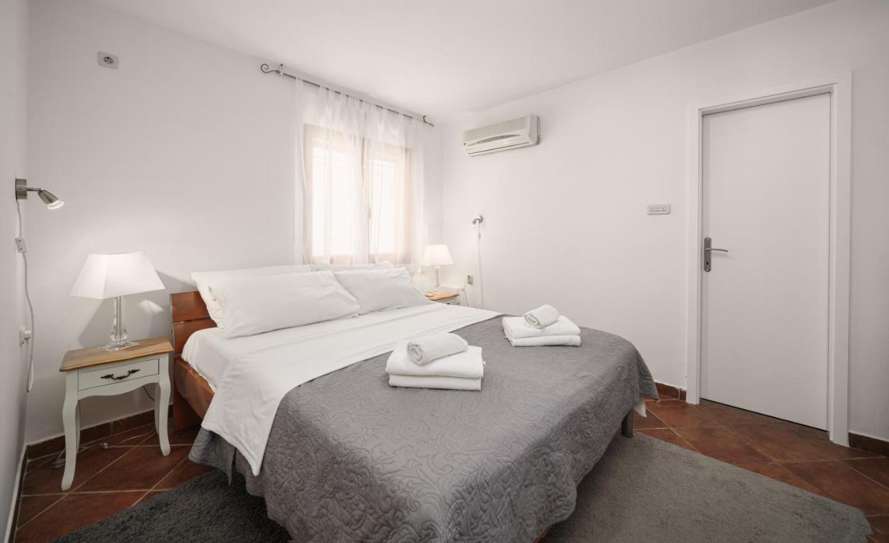 Heritage Residence In Center With Pool- Apartments Vodice Eksteriør bilde