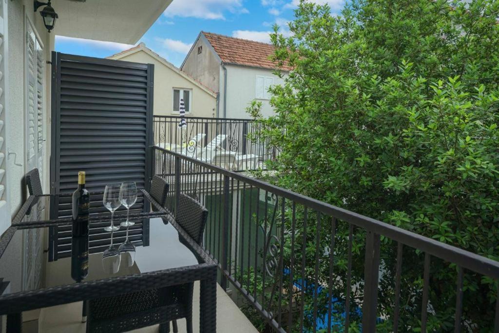Heritage Residence In Center With Pool- Apartments Vodice Rom bilde